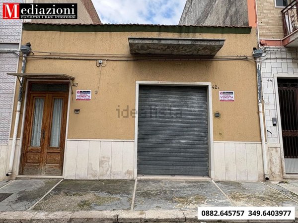 casa indipendente in vendita ad Apricena