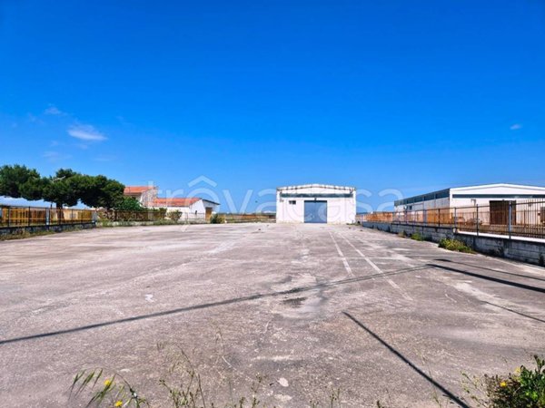 locale commerciale in vendita ad Apricena