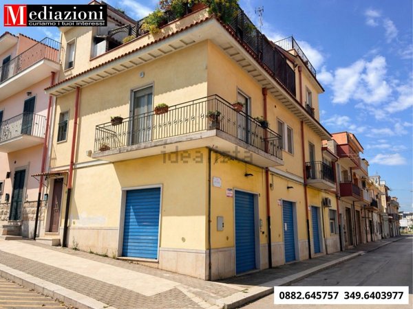 locale commerciale in vendita ad Apricena