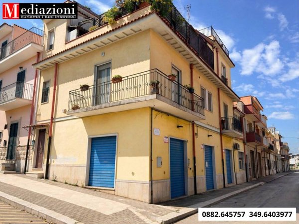 negozio in vendita ad Apricena