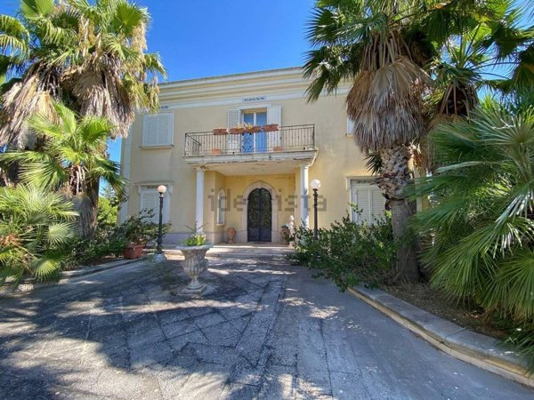 casa indipendente in vendita ad Apricena