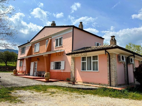 casa indipendente in vendita a Biccari