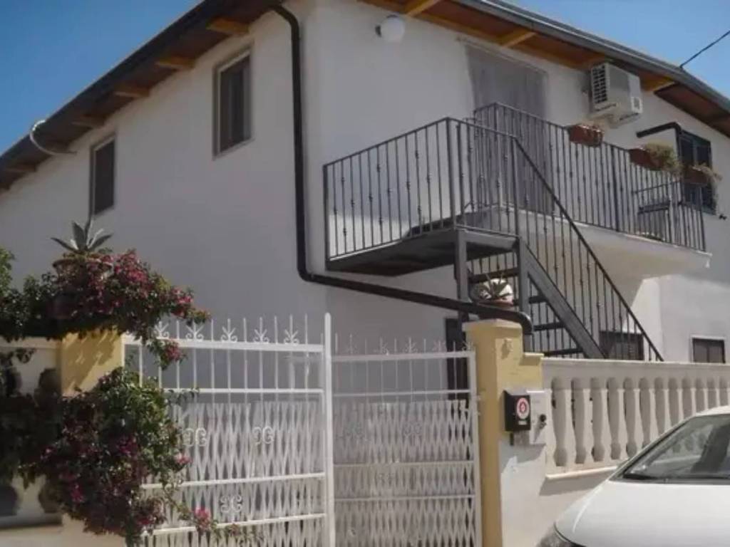 casa indipendente in vendita a Cagnano Varano