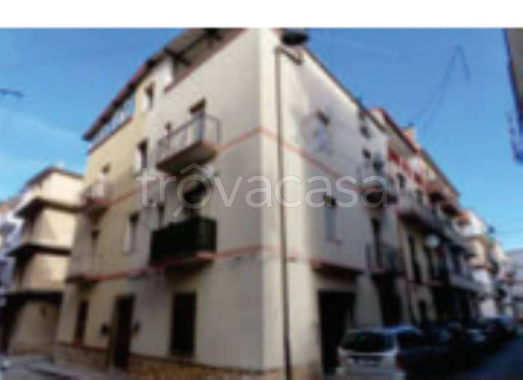 locale di sgombero in vendita a Cagnano Varano