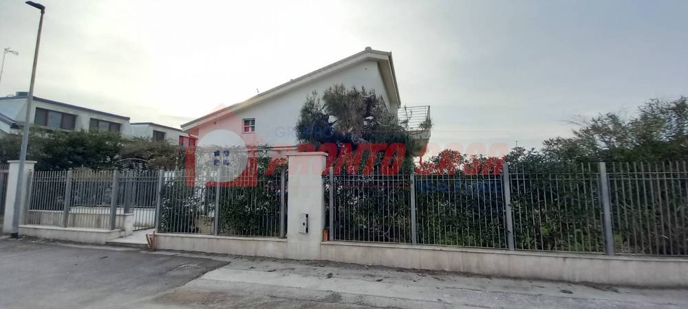 casa indipendente in vendita a Cagnano Varano