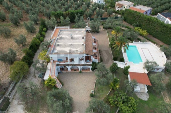 casa indipendente in vendita a Cagnano Varano