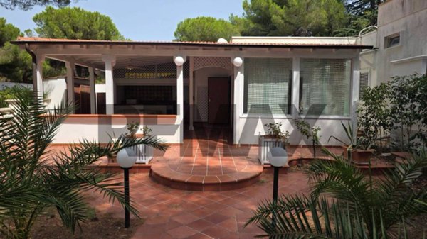 casa indipendente in vendita a Cagnano Varano