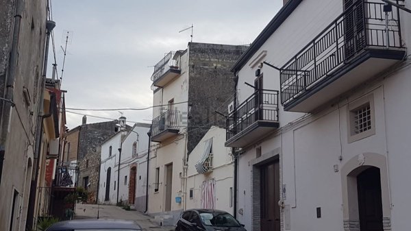 pentavano in vendita a Candela