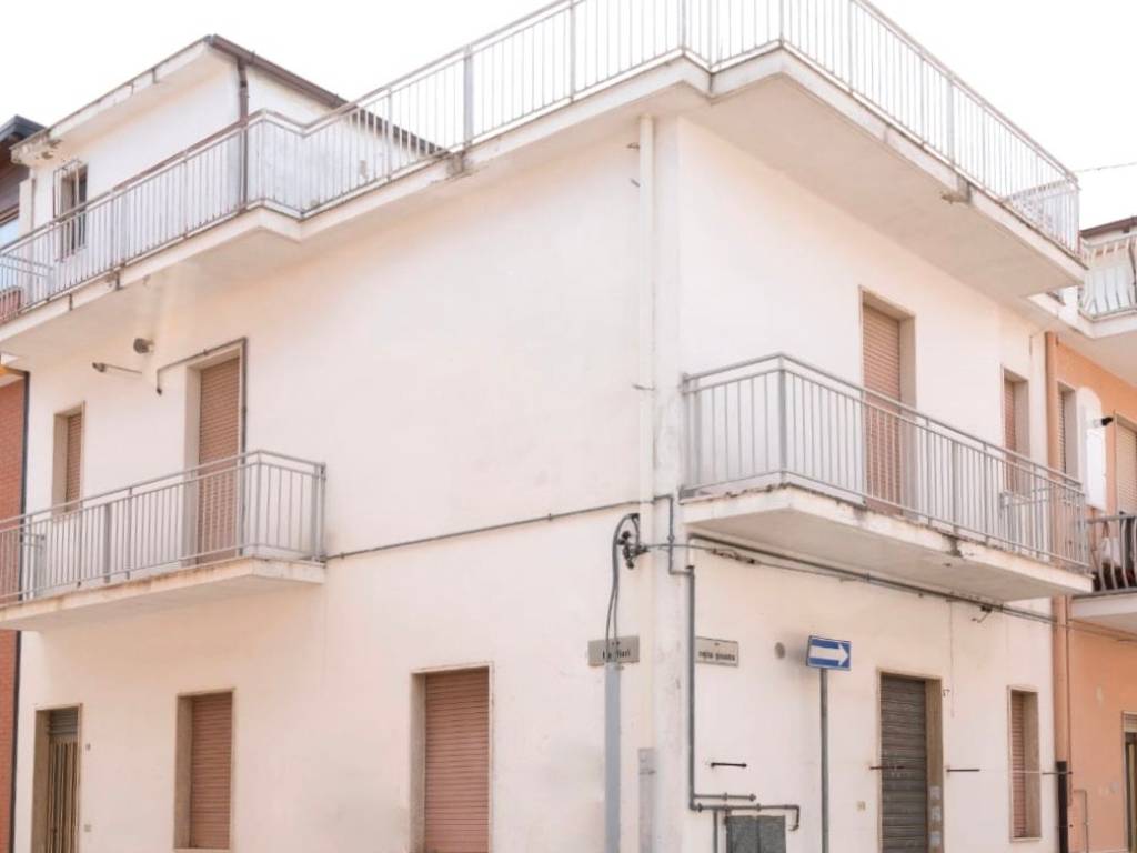 casa indipendente in vendita a Carapelle