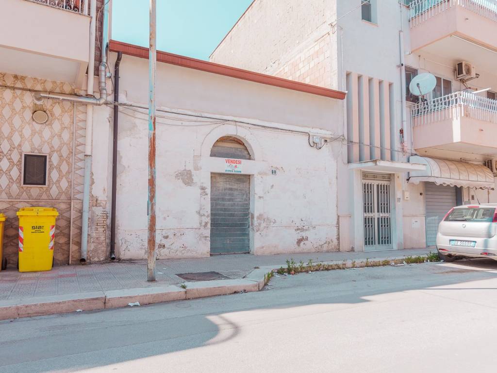 locale commerciale in vendita a Carapelle