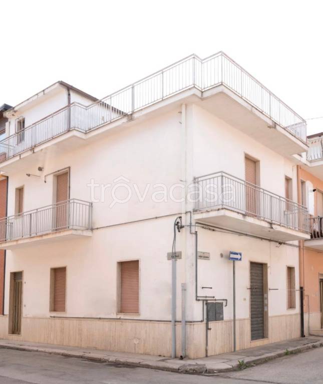 casa indipendente in vendita a Carapelle