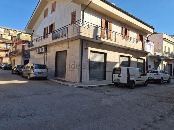 locale commerciale in vendita a Carapelle