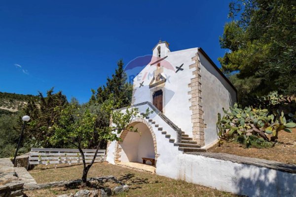 casa indipendente in vendita a Carlantino