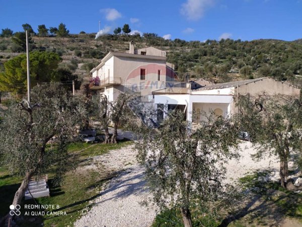 casa indipendente in vendita a Carlantino