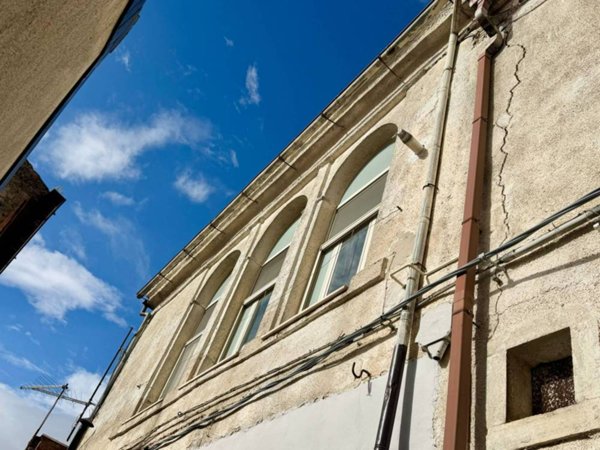 casa indipendente in vendita a Carlantino