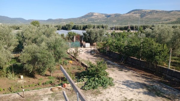 locale di sgombero in vendita a Carpino