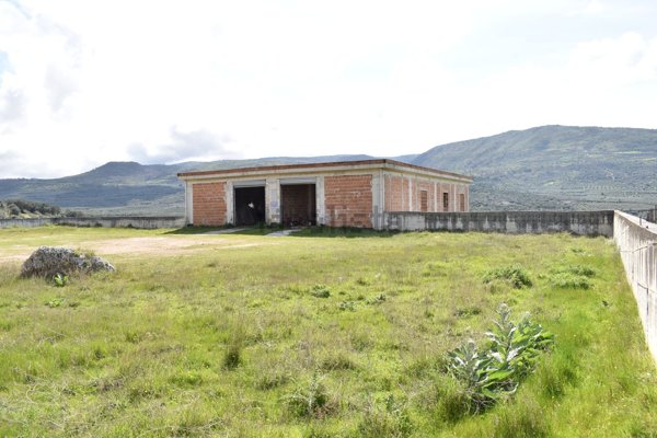 locale di sgombero in vendita a Carpino