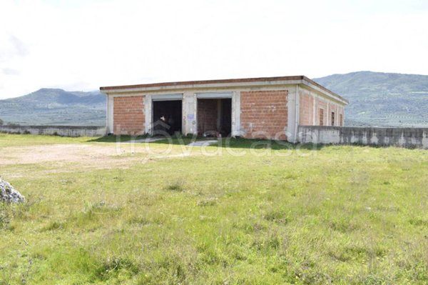 locale commerciale in vendita a Carpino