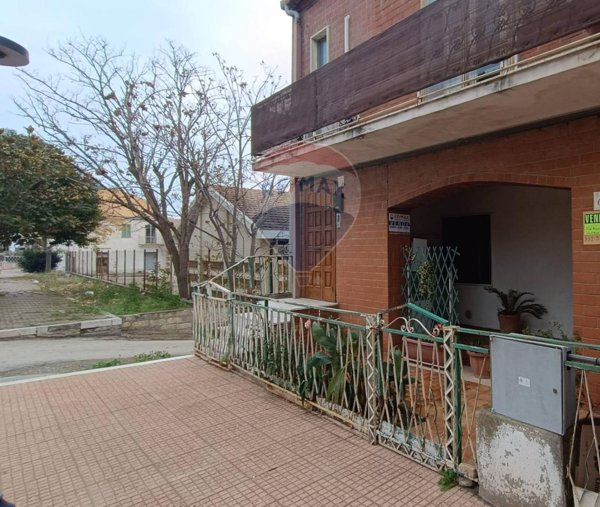 casa indipendente in vendita a Castelluccio dei Sauri