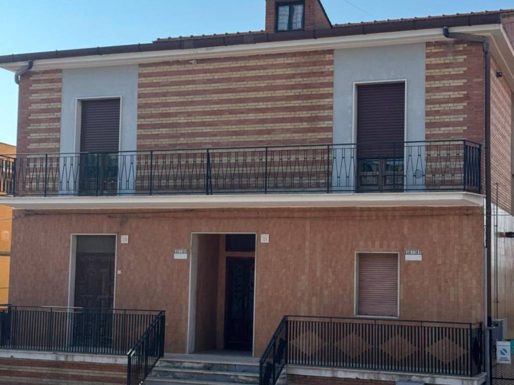 casa indipendente in vendita a Castelluccio dei Sauri