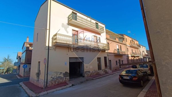 casa indipendente in vendita a Castelluccio dei Sauri