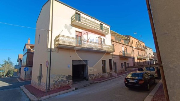 casa indipendente in vendita a Castelluccio dei Sauri