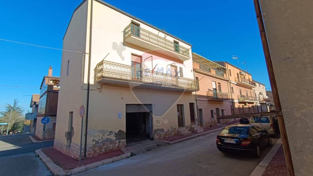 casa indipendente in vendita a Castelluccio dei Sauri