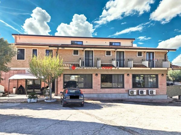 casa indipendente in vendita a Castelluccio dei Sauri