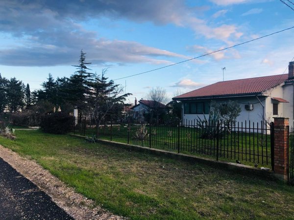 esavano in vendita a Castelluccio dei Sauri