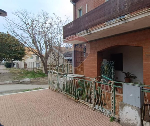 casa indipendente in vendita a Castelluccio dei Sauri