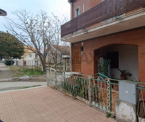 casa indipendente in vendita a Castelluccio dei Sauri