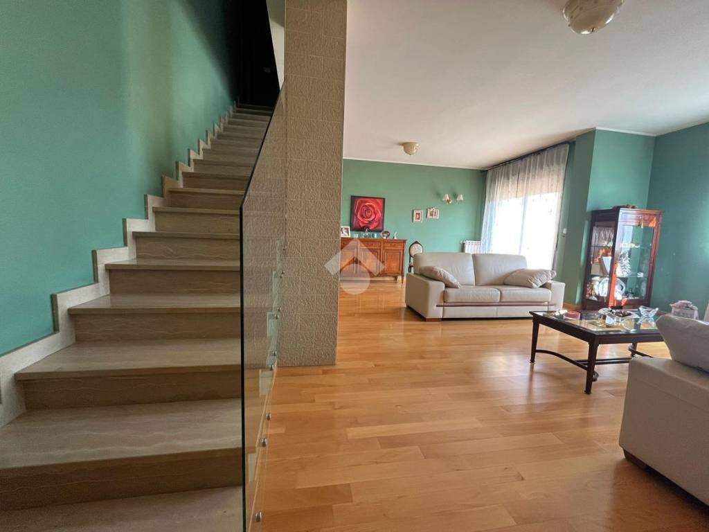 casa indipendente in vendita a Cerignola