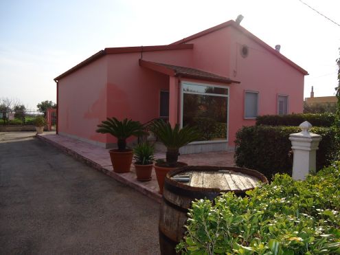 casa indipendente in vendita a Cerignola in zona Tressanti