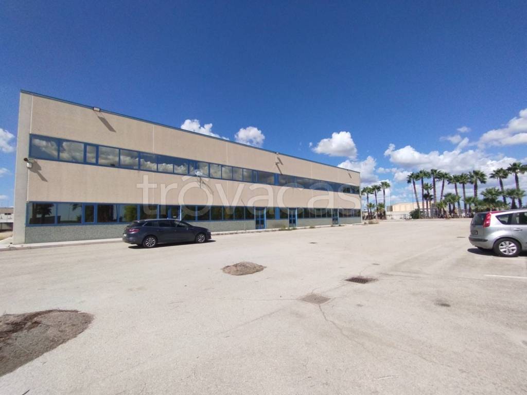 locale commerciale in vendita a Cerignola