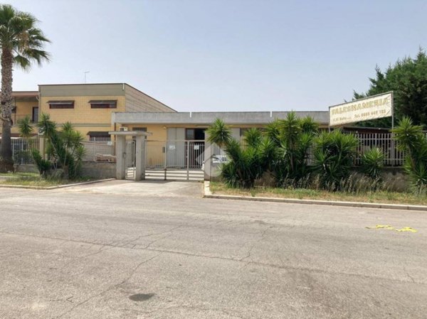 locale commerciale in vendita a Cerignola
