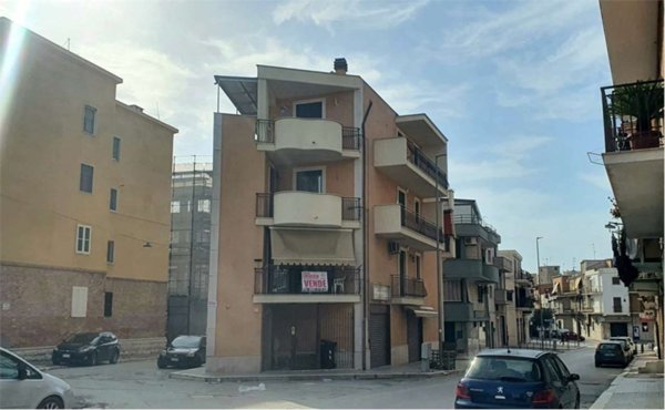 locale commerciale in vendita a Cerignola