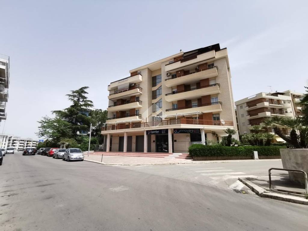 negozio in vendita a Cerignola