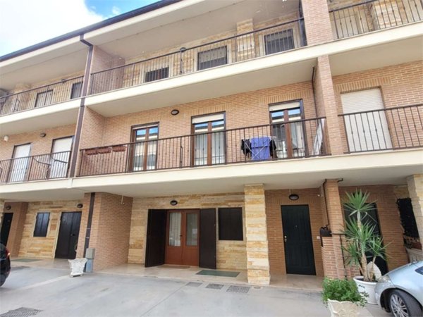 casa indipendente in vendita a Cerignola