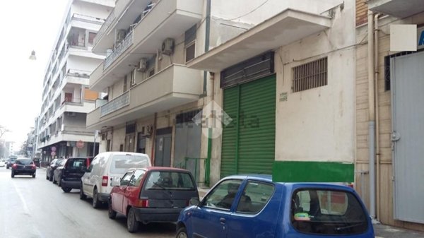 locale commerciale in vendita a Cerignola