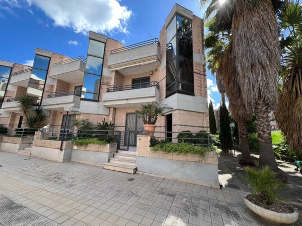 casa indipendente in vendita a Cerignola