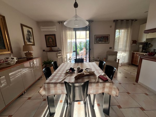 casa indipendente in vendita a Cerignola