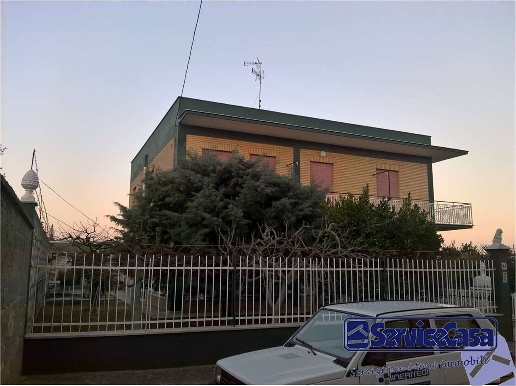 casa indipendente in vendita a Cerignola