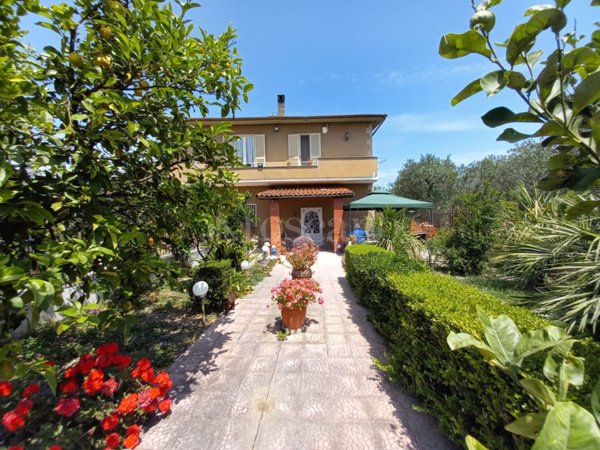 casa indipendente in vendita a Cerignola