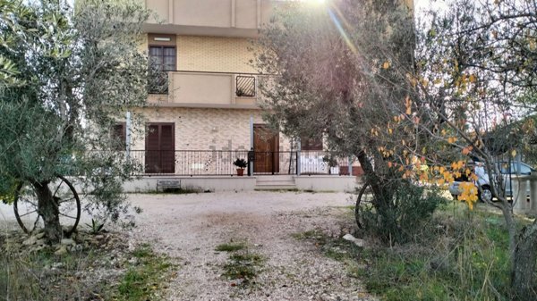 casa indipendente in vendita a Cerignola in zona Tressanti