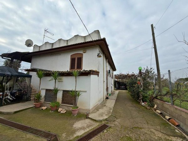 casa indipendente in vendita a Cerignola in zona Tressanti