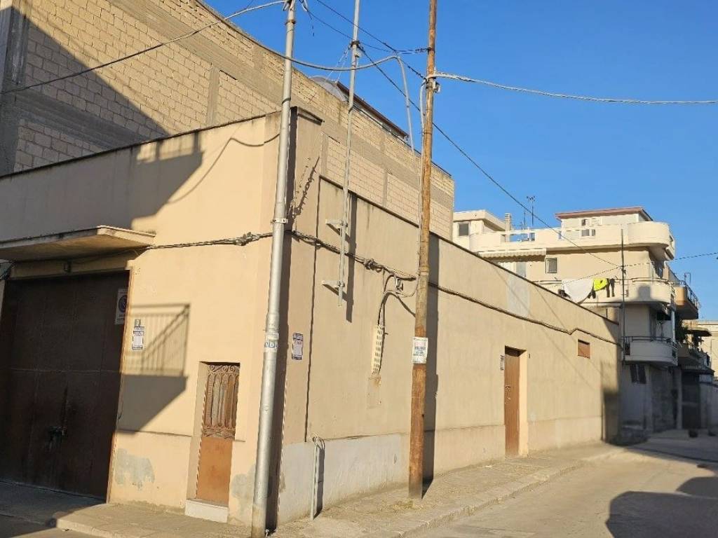 locale commerciale in vendita a Cerignola