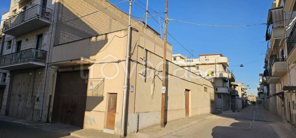 locale commerciale in vendita a Cerignola