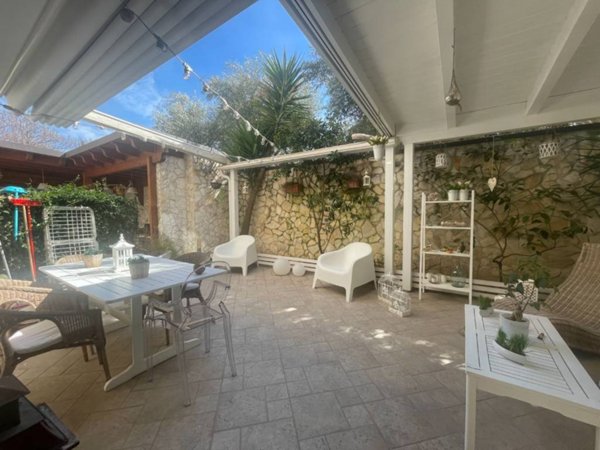 casa indipendente in vendita a Cerignola