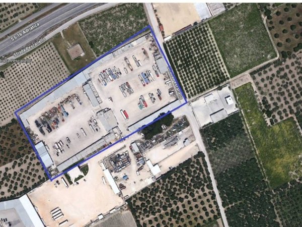 locale commerciale in vendita a Cerignola