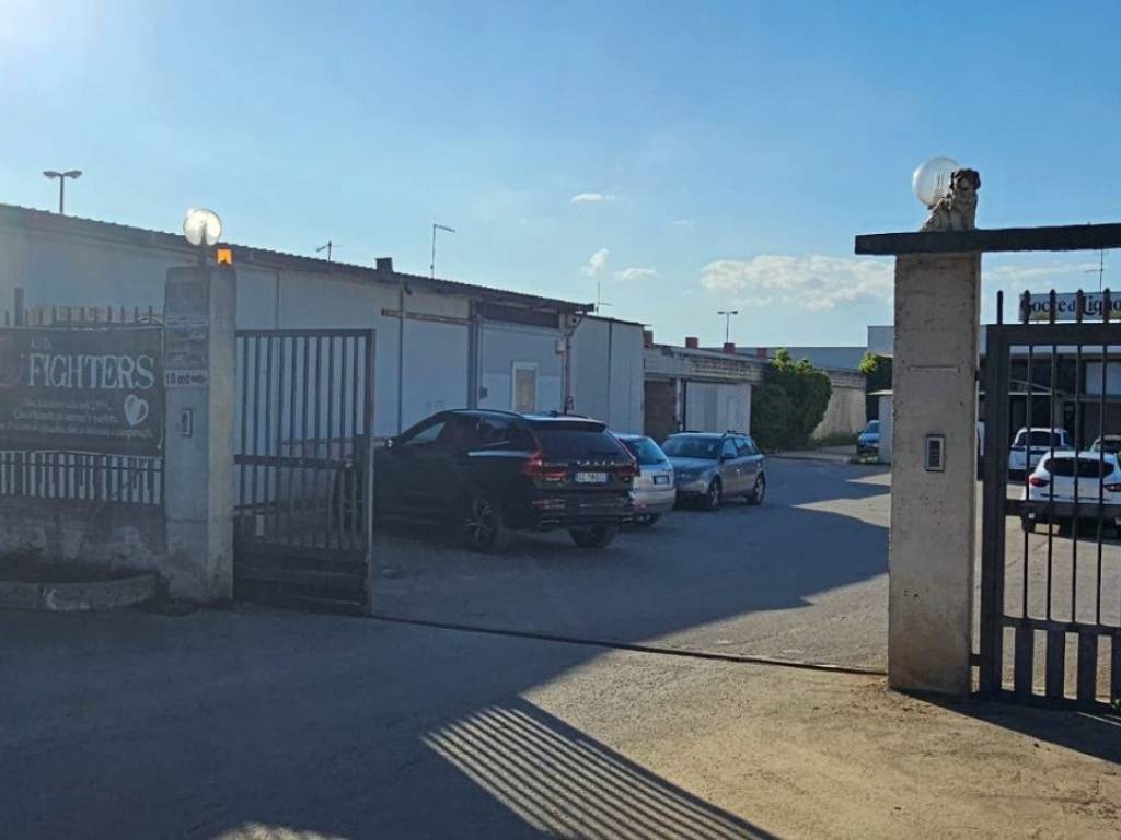 locale commerciale in vendita a Cerignola
